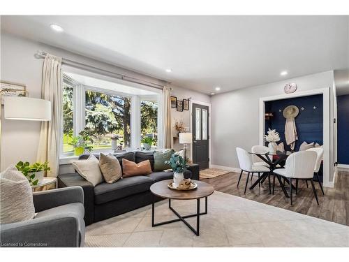 1010 Heather Street, Woodstock, ON - Indoor Photo Showing Living Room