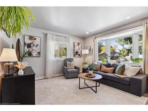 1010 Heather Street, Woodstock, ON - Indoor Photo Showing Living Room