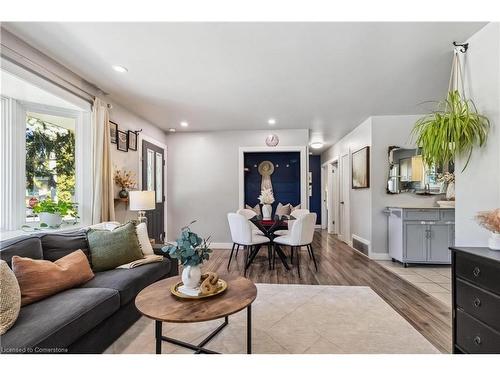 1010 Heather Street, Woodstock, ON - Indoor Photo Showing Living Room