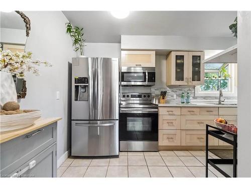 1010 Heather Street, Woodstock, ON - Indoor Photo Showing Kitchen