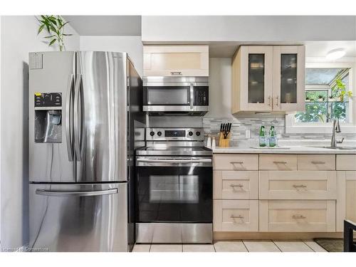 1010 Heather Street, Woodstock, ON - Indoor Photo Showing Kitchen With Upgraded Kitchen