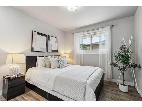 1010 Heather Street, Woodstock, ON - Indoor Photo Showing Bedroom