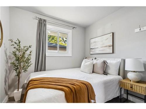 1010 Heather Street, Woodstock, ON - Indoor Photo Showing Bedroom