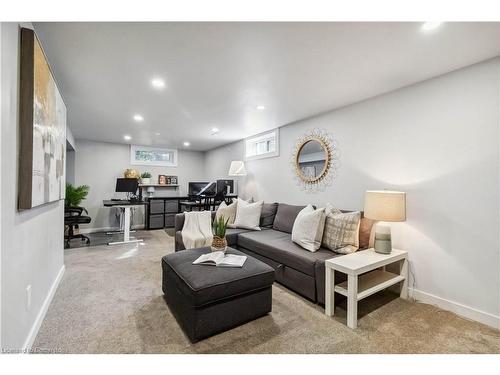 1010 Heather Street, Woodstock, ON - Indoor Photo Showing Living Room