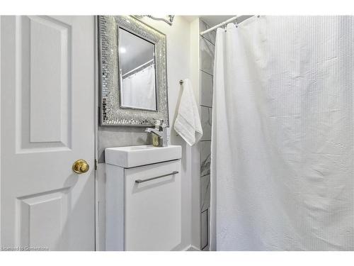 1010 Heather Street, Woodstock, ON - Indoor Photo Showing Bathroom