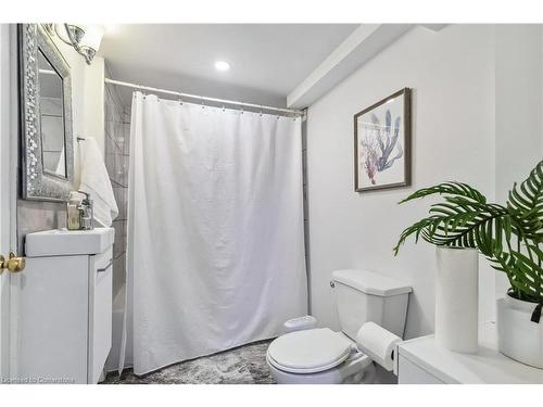 1010 Heather Street, Woodstock, ON - Indoor Photo Showing Bathroom