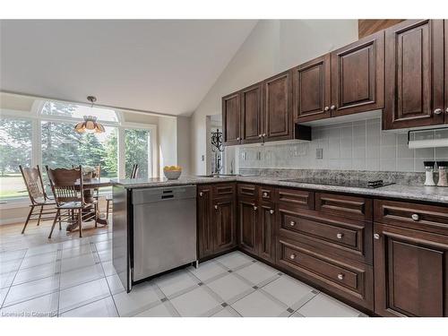 11 Weneil Dr Drive, Freelton, ON - Indoor Photo Showing Kitchen