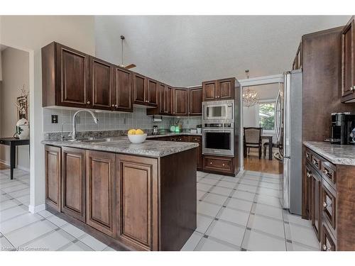 11 Weneil Dr Drive, Freelton, ON - Indoor Photo Showing Kitchen