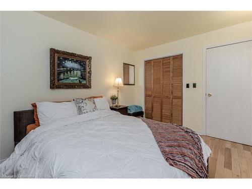 11 Weneil Dr Drive, Freelton, ON - Indoor Photo Showing Bedroom