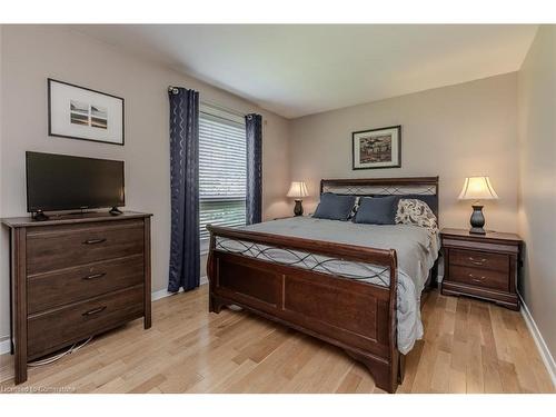 11 Weneil Dr Drive, Freelton, ON - Indoor Photo Showing Bedroom