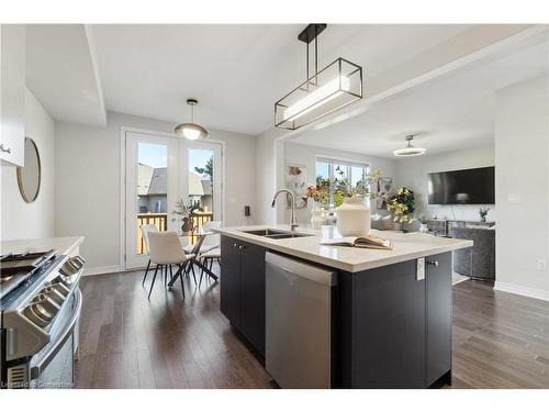 131 Starfire Crescent, Stoney Creek, ON - Indoor Photo Showing Kitchen With Double Sink With Upgraded Kitchen