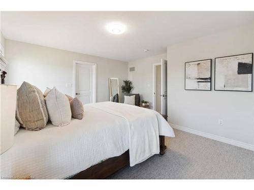 131 Starfire Crescent, Stoney Creek, ON - Indoor Photo Showing Bedroom