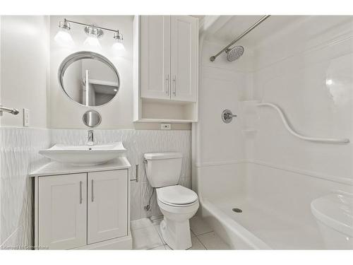 28 Geranium Avenue, Hamilton, ON - Indoor Photo Showing Bathroom