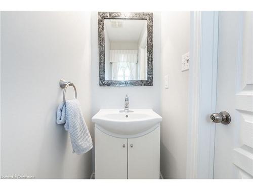 2352 Falling Green Drive, Oakville, ON - Indoor Photo Showing Bathroom