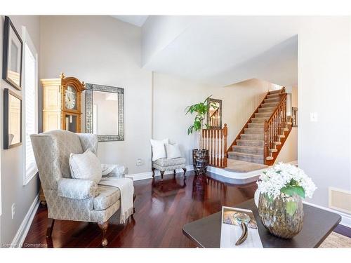 2352 Falling Green Drive, Oakville, ON - Indoor Photo Showing Living Room