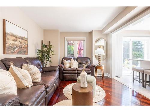 2352 Falling Green Drive, Oakville, ON - Indoor Photo Showing Living Room