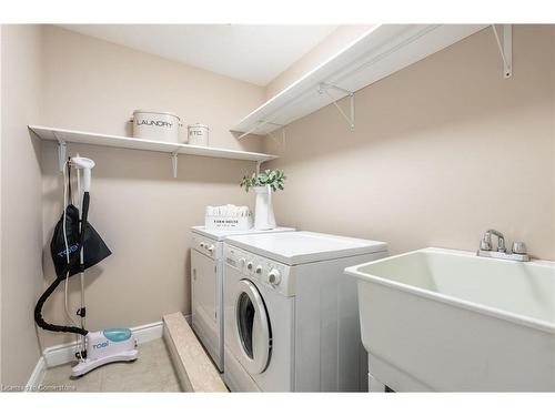 2352 Falling Green Drive, Oakville, ON - Indoor Photo Showing Laundry Room