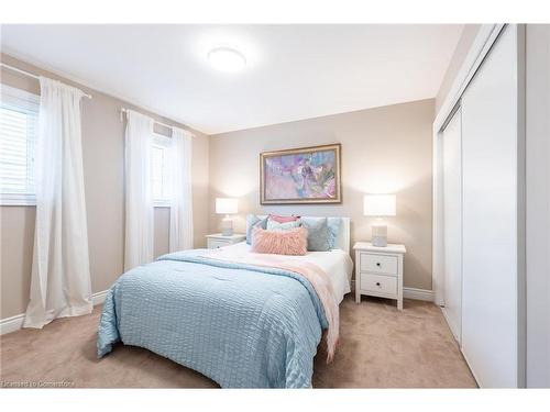 2352 Falling Green Drive, Oakville, ON - Indoor Photo Showing Bedroom