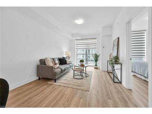 801-470 Dundas Street E, Waterdown, ON - Indoor Photo Showing Living Room