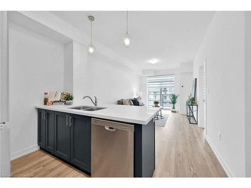 801-470 Dundas Street E, Waterdown, ON - Indoor Photo Showing Kitchen With Double Sink With Upgraded Kitchen