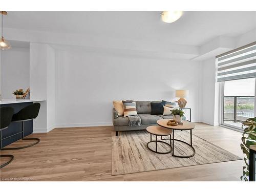 801-470 Dundas Street E, Waterdown, ON - Indoor Photo Showing Living Room