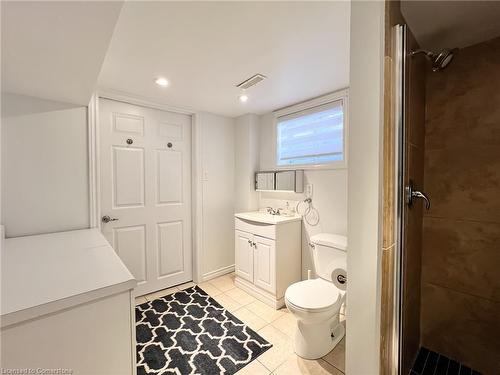 2-230 West 18Th Street, Hamilton, ON - Indoor Photo Showing Bathroom