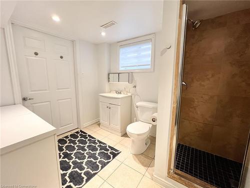 2-230 West 18Th Street, Hamilton, ON - Indoor Photo Showing Bathroom