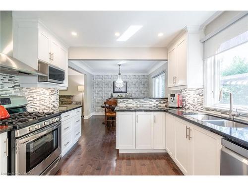 2146 Paisley Avenue, Burlington, ON - Indoor Photo Showing Kitchen With Double Sink With Upgraded Kitchen