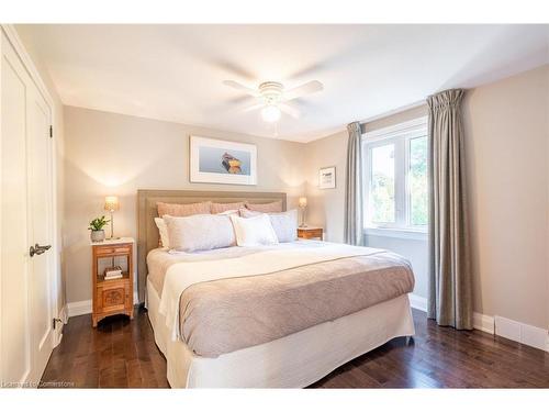 2146 Paisley Avenue, Burlington, ON - Indoor Photo Showing Bedroom