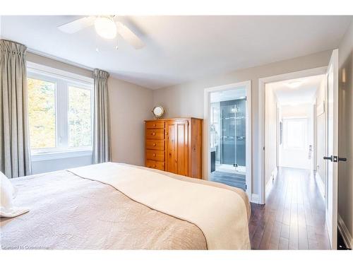 2146 Paisley Avenue, Burlington, ON - Indoor Photo Showing Bedroom