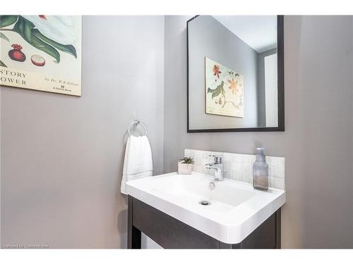 2146 Paisley Avenue, Burlington, ON - Indoor Photo Showing Bathroom