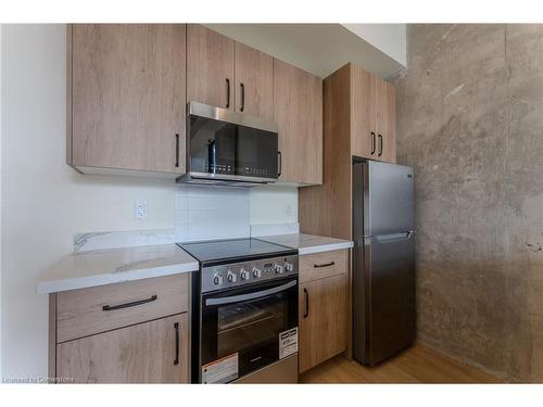 601-11 Robert Street, Hamilton, ON - Indoor Photo Showing Kitchen