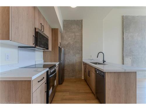 601-11 Robert Street, Hamilton, ON - Indoor Photo Showing Kitchen With Upgraded Kitchen