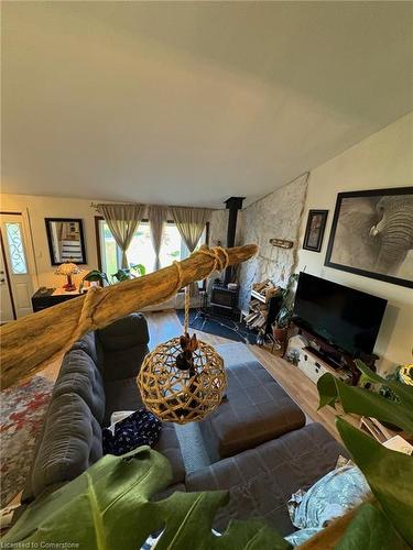 24 Woodhouse Avenue, Port Dover, ON - Indoor Photo Showing Living Room