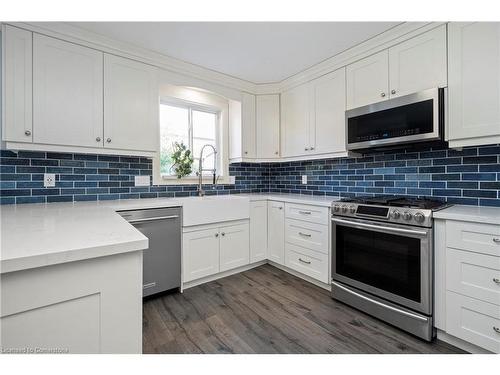 20 Midanbury Way, Mount Hope, ON - Indoor Photo Showing Kitchen With Upgraded Kitchen