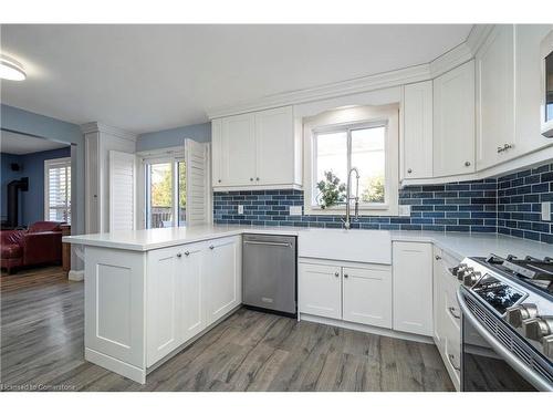 20 Midanbury Way, Mount Hope, ON - Indoor Photo Showing Kitchen With Upgraded Kitchen