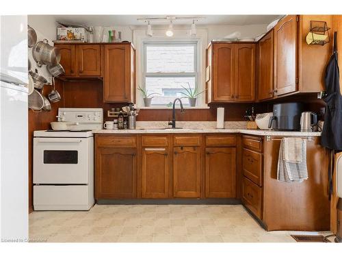 62 Alma Street, Dundas, ON - Indoor Photo Showing Kitchen