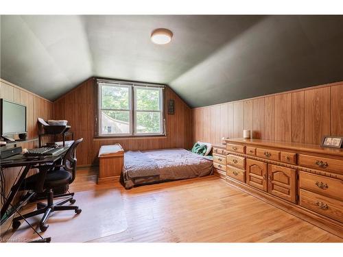 62 Alma Street, Dundas, ON - Indoor Photo Showing Bedroom