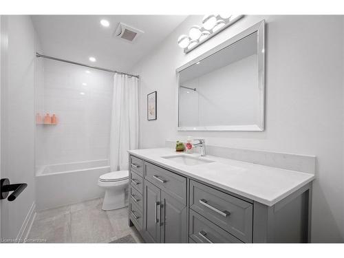 799 Cranston Court, Burlington, ON - Indoor Photo Showing Bathroom