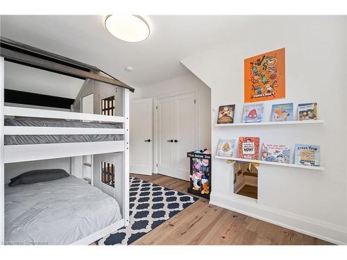 799 Cranston Court, Burlington, ON - Indoor Photo Showing Bedroom