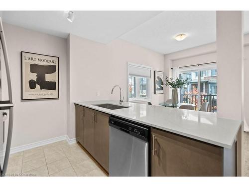 16 Ridgeside Lane, Waterdown, ON - Indoor Photo Showing Kitchen