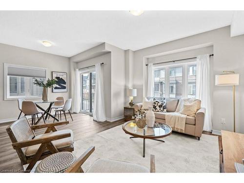 16 Ridgeside Lane, Waterdown, ON - Indoor Photo Showing Living Room