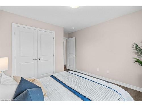 16 Ridgeside Lane, Waterdown, ON - Indoor Photo Showing Bedroom