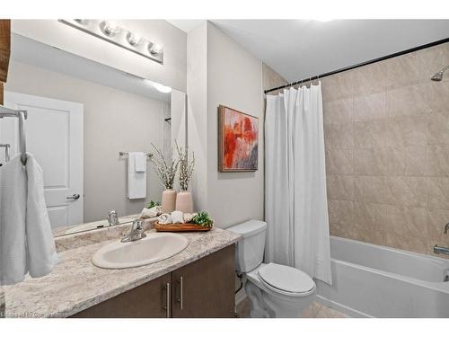 16 Ridgeside Lane, Waterdown, ON - Indoor Photo Showing Bathroom