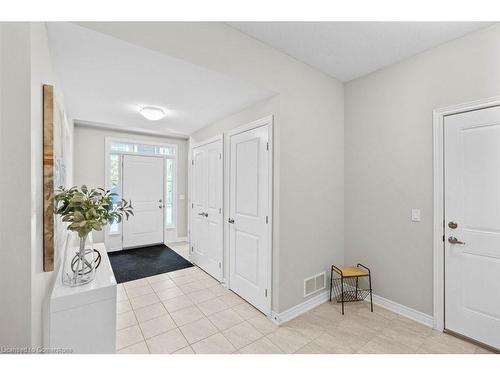 16 Ridgeside Lane, Waterdown, ON - Indoor Photo Showing Other Room