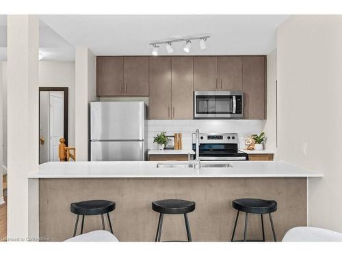 16 Ridgeside Lane, Waterdown, ON - Indoor Photo Showing Kitchen