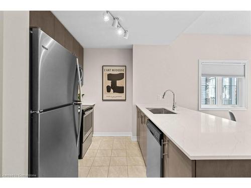 16 Ridgeside Lane, Waterdown, ON - Indoor Photo Showing Kitchen