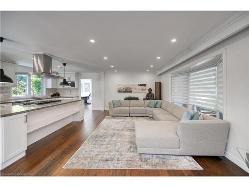 4138 Spruce Avenue, Burlington, ON - Indoor Photo Showing Living Room