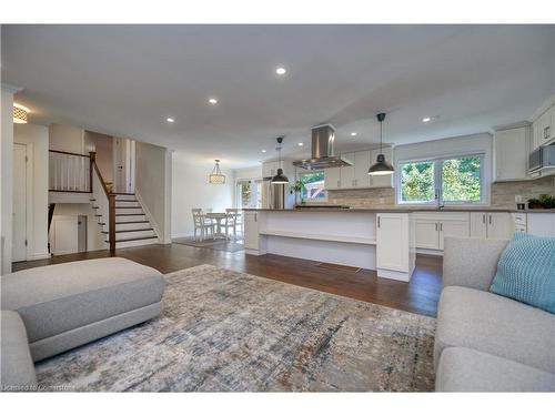 4138 Spruce Avenue, Burlington, ON - Indoor Photo Showing Living Room