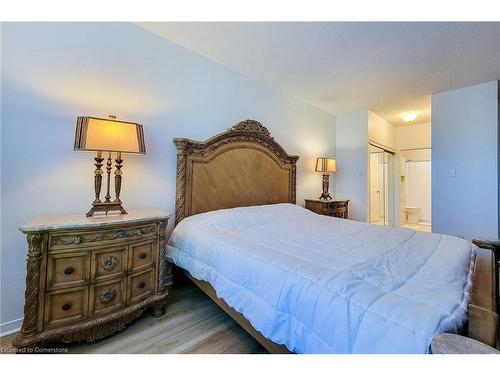 102-8111 Forest Glen Drive, Niagara Falls, ON - Indoor Photo Showing Bedroom